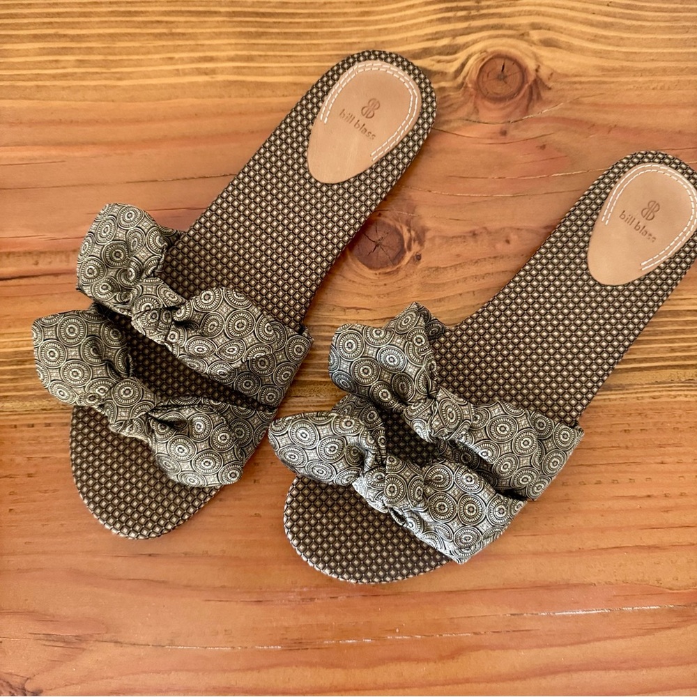 Bill Blass Brianne bow flat sandal, size 8.5
